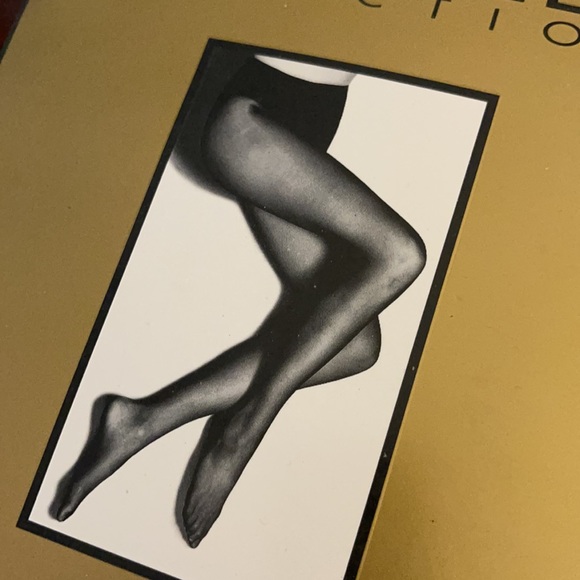 Anne Klein Signature Sheer Control Top Pantyhose - Picture 4 of 8